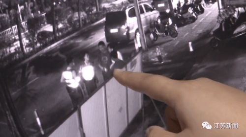 嫌疑人|南宁一男子街头艰难推车，民警帮忙，结果很意外