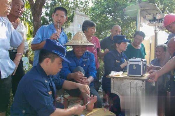 生产|安徽安置点里，河南救援队帮助群众恢复生产生活