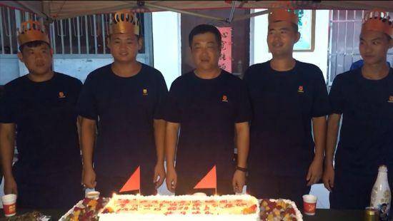 抗洪|一场特殊的生日会 山东增援安徽消防员四人同天庆生