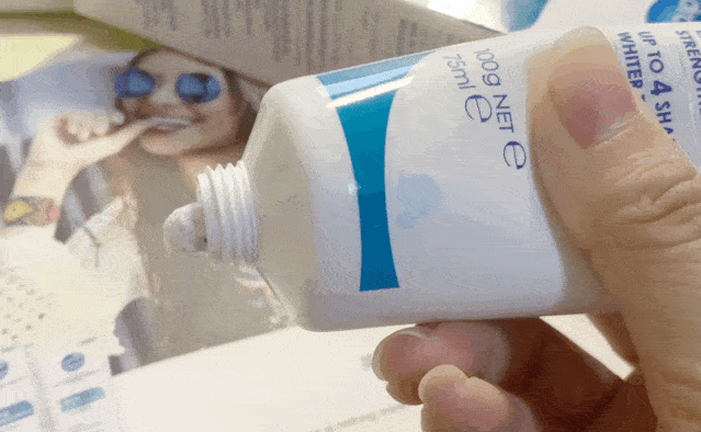 牙膏|牙黄真的太毁颜值！连涂口红都没人家好看