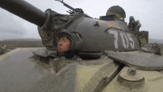 帕丽|飒！开坦克的“花木兰”，男兵连的女主官