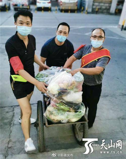 唐山|唐山大哥在乌鲁木齐当起志愿者