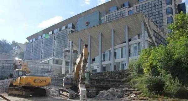 大楼|4.16亿元成交，遵义市政府原办公区开始拆除