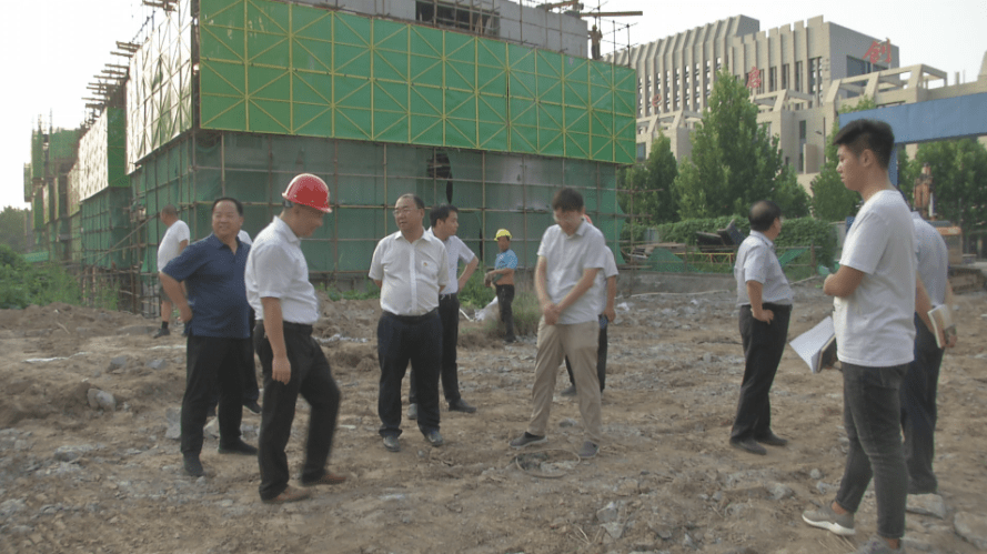 7月31日,延津县县长李泽宙,副县长付英民带领环保等职能部门负责人