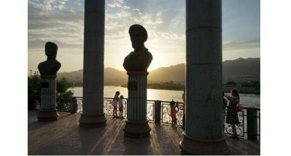 中亚|辞去工作周游世界，当代“精神游牧民族”的异想天地