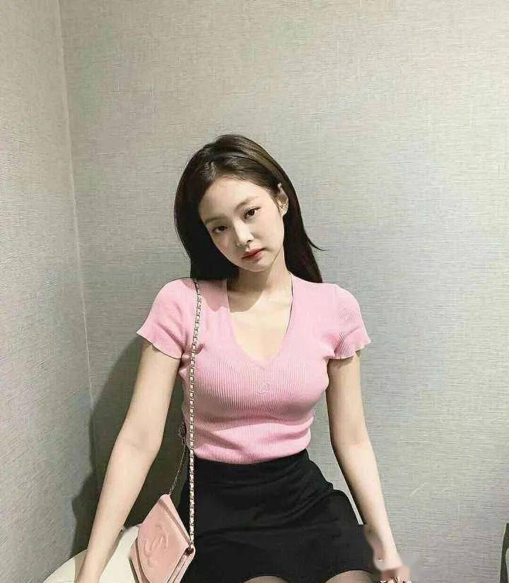 眼影|新趋势的“好感妆”怎么画？Jennie：我来教你！