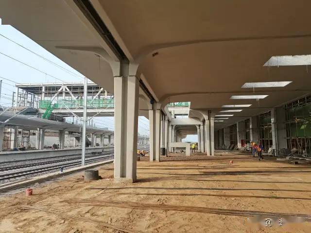 长治高铁南站站台已挂牌!