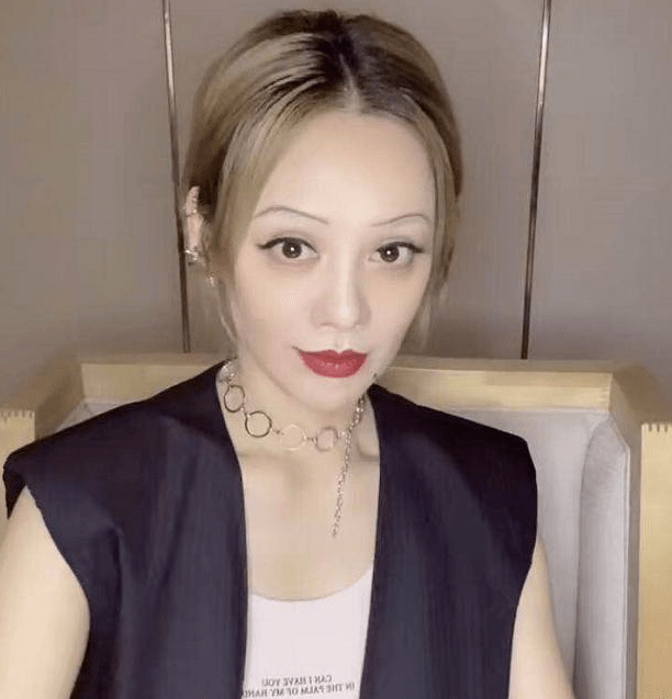 宁静剃掉粗眉变成铅笔眉,原来女生都被韩式平粗眉耽误了颜值 宁静剃掉粗眉变成铅笔眉,原来女生都被韩式平粗眉耽误了颜值