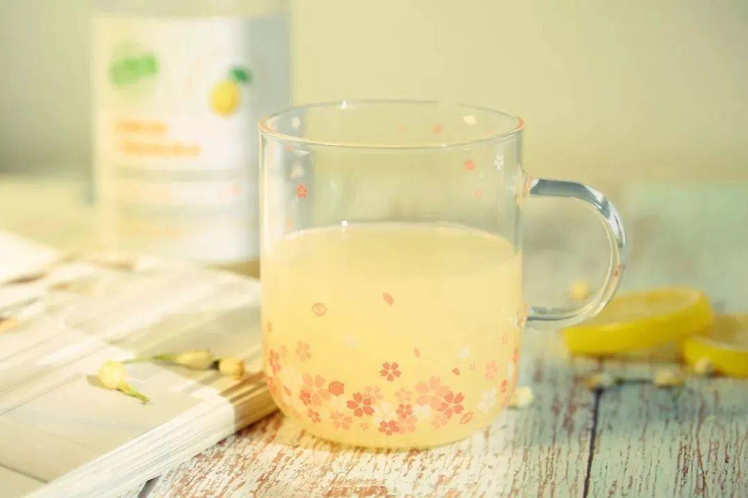 柠檬|「加大码」卫诗宣传新歌,全网惊叹:身形比得上张惠妹?!