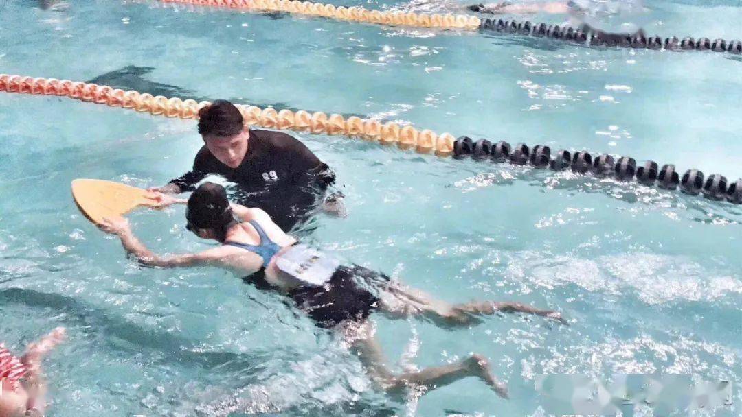 游泳|为时并不晚成年人学游泳