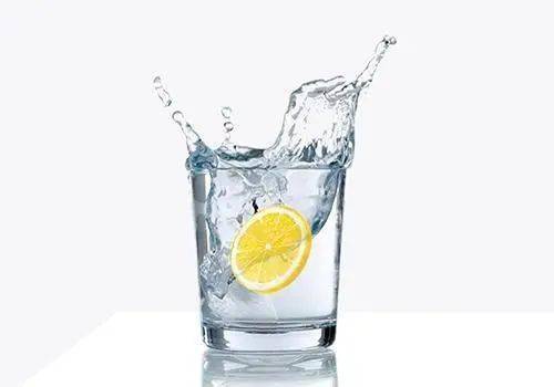 柠檬|「加大码」卫诗宣传新歌,全网惊叹:身形比得上张惠妹?!