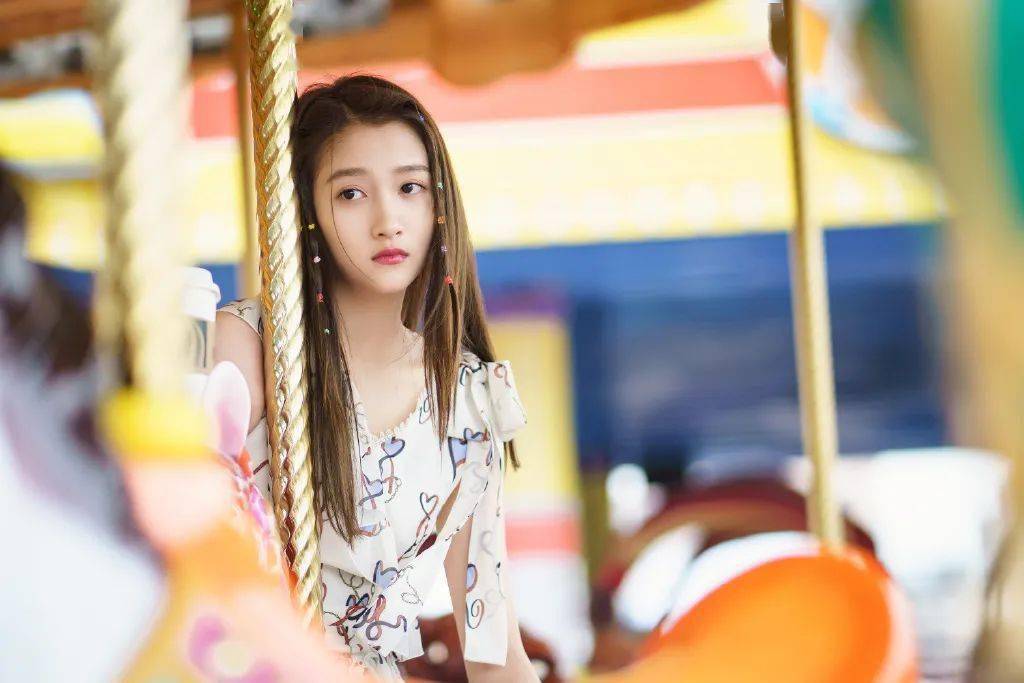 关晓彤|年年都是18岁,画个“四分之三减龄妆”就好了~