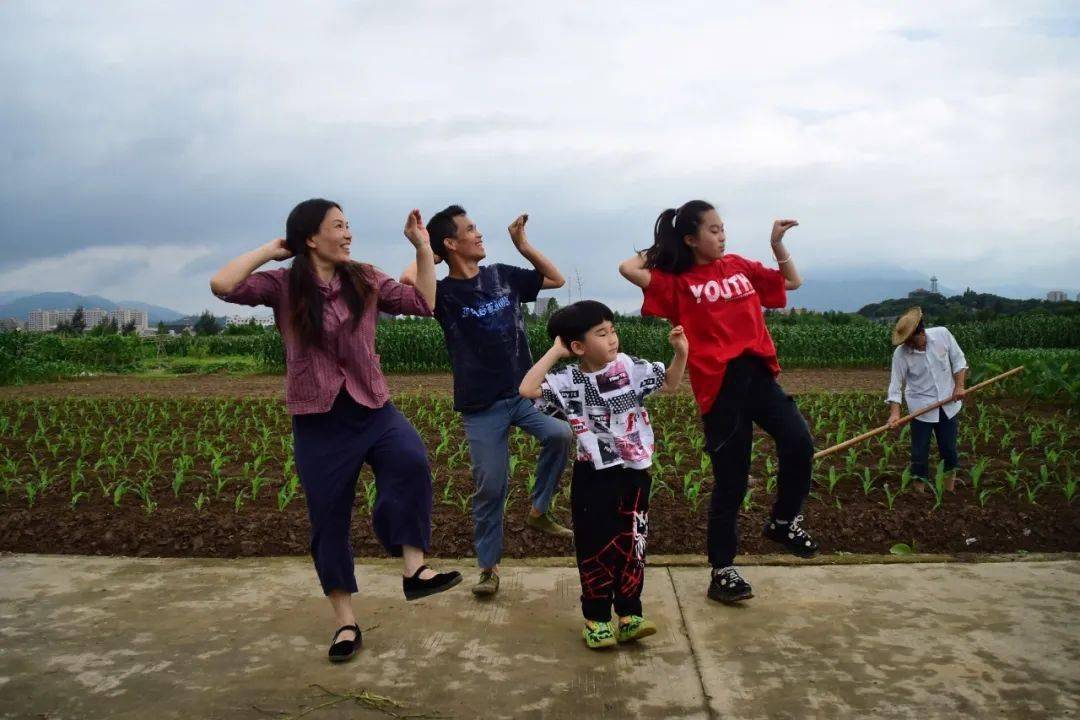 厦门日报社|超嗨！火爆抖音“鬼步舞”夫妇、网红健身达人、炫酷高科技…都来了！必须打卡