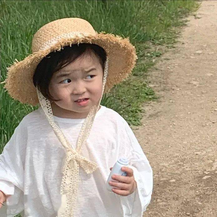 神态|4岁女孩活成“乡镇女老板”,13万网友惊叹:这神态,一般人模仿不来