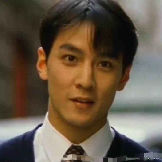 吴彦祖|45岁吴彦祖近照,发际线后移明显,暴露秃顶危机,神似苏大强