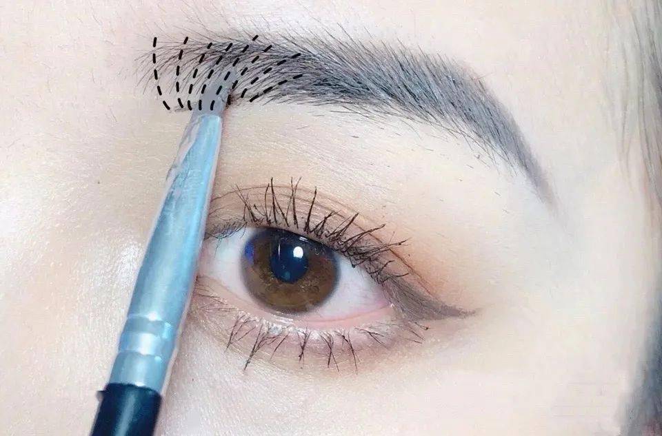 眉毛|关晓彤自认天生是臭脸？但不好惹的她却美到让我疯狂打电话！