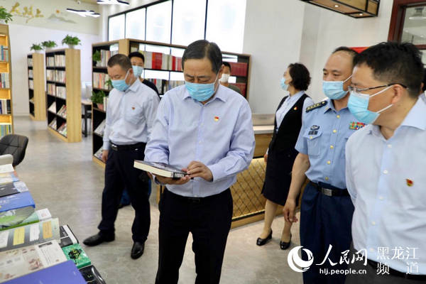中行黑龙江省分行与93381部队共建图书室 首批超2000册名著进军营