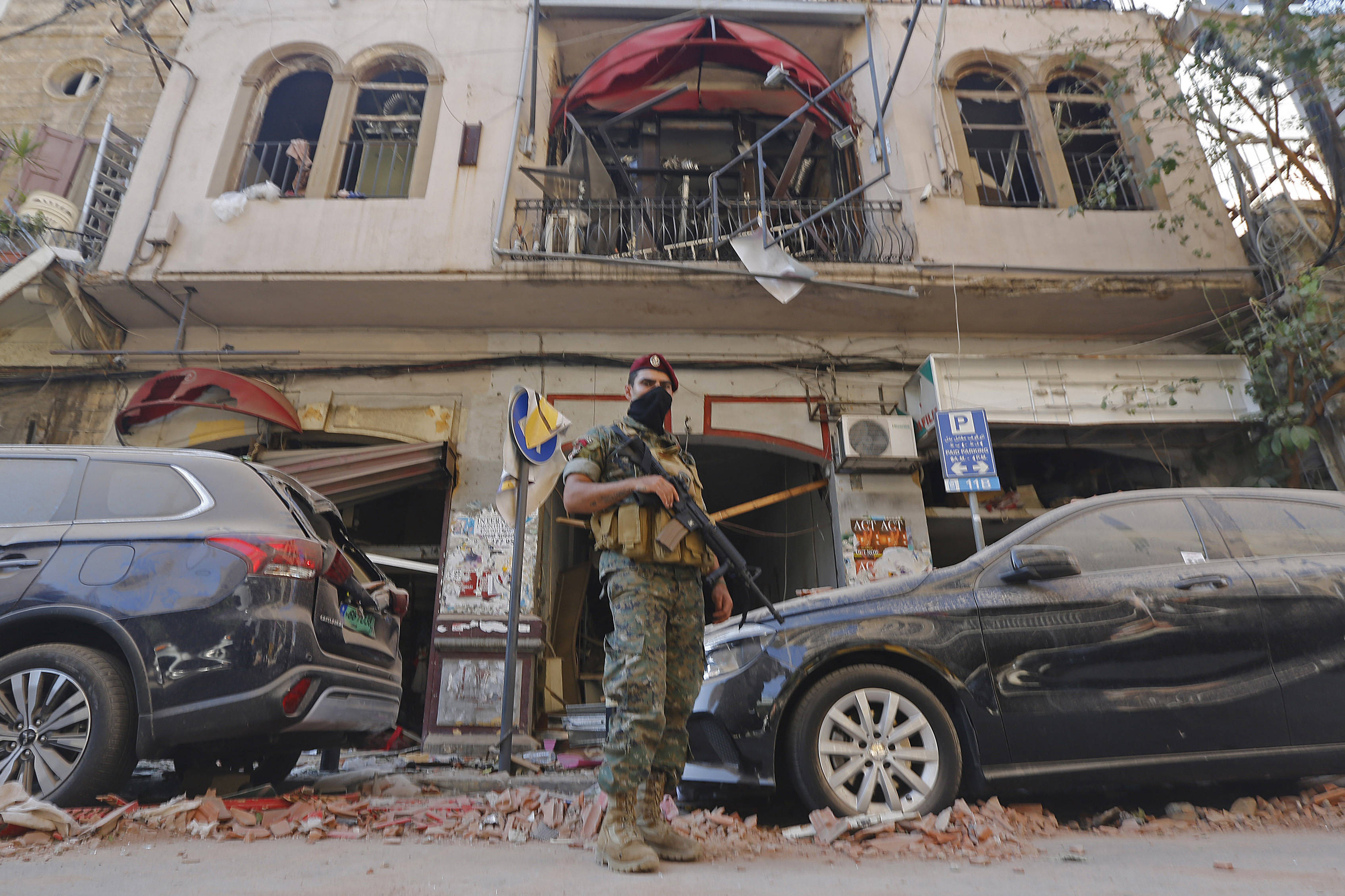 新华社|黎巴嫩政府宣布在贝鲁特实施紧急状态