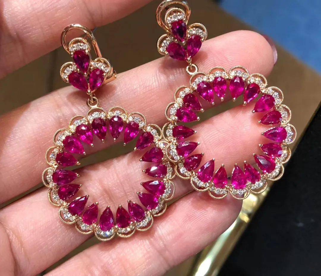 子和|布达拉宫用了多少吨金子和珠宝用来装饰呢？说出来你都不敢相信