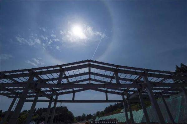 遂宁|太阳戴了“美曈”？今天，遂宁上空出现“日光晕”奇观！