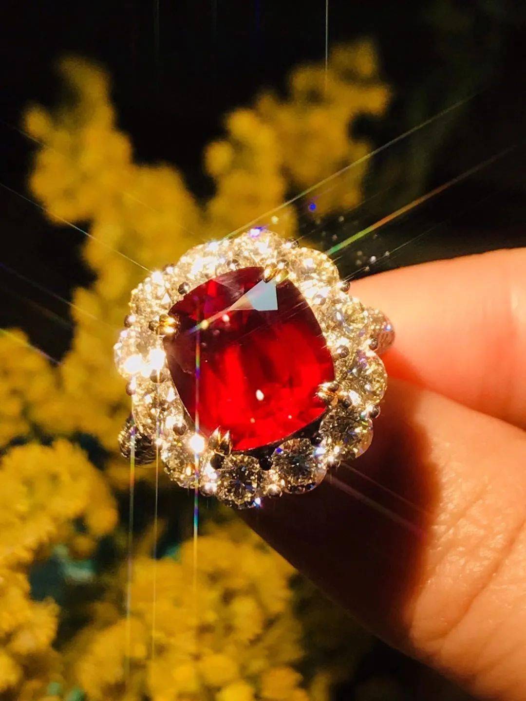 子和|布达拉宫用了多少吨金子和珠宝用来装饰呢？说出来你都不敢相信