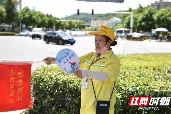 长沙|“秋老虎”来了，马路上的他们正经受“烤”验