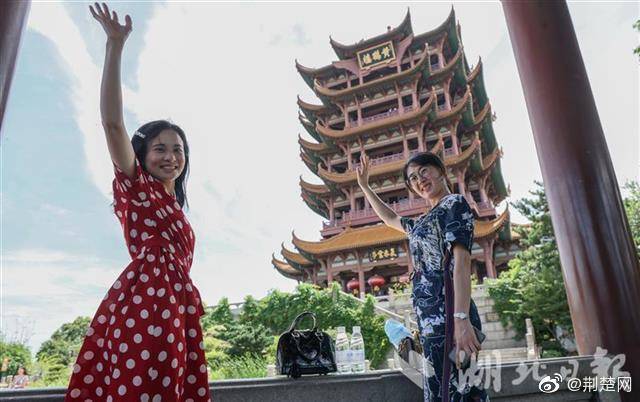 黄鹤楼|今天，援鄂医疗队代表游览黄鹤楼