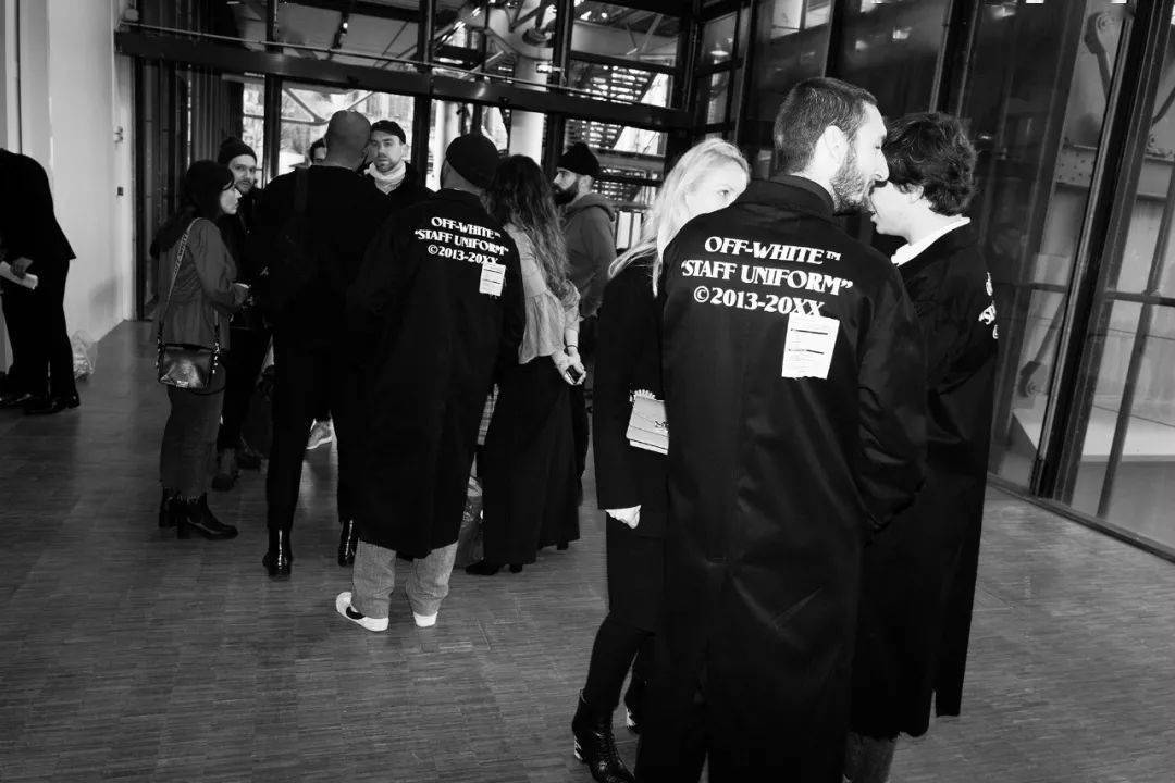 Virgil|声称要把Virgil Abloh告上法庭,即使被质疑抄袭上位,也挡不住“时尚界爆款制造机”的神话?