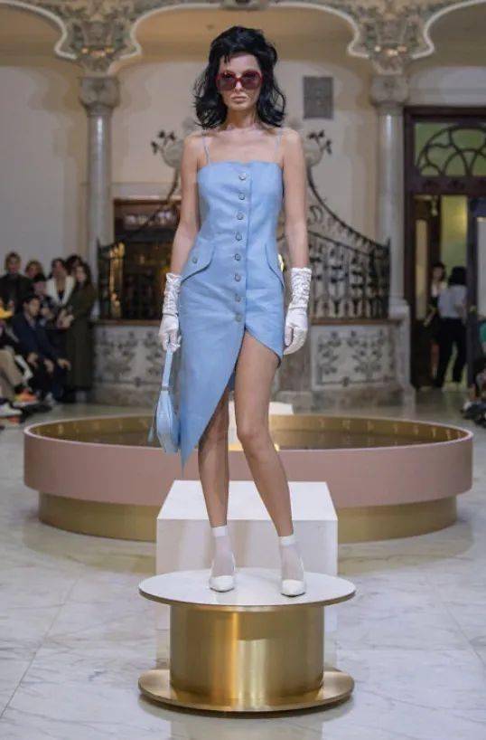 时装|想做不撞衫大赛的冠军，你还缺一件格鲁吉亚的时装