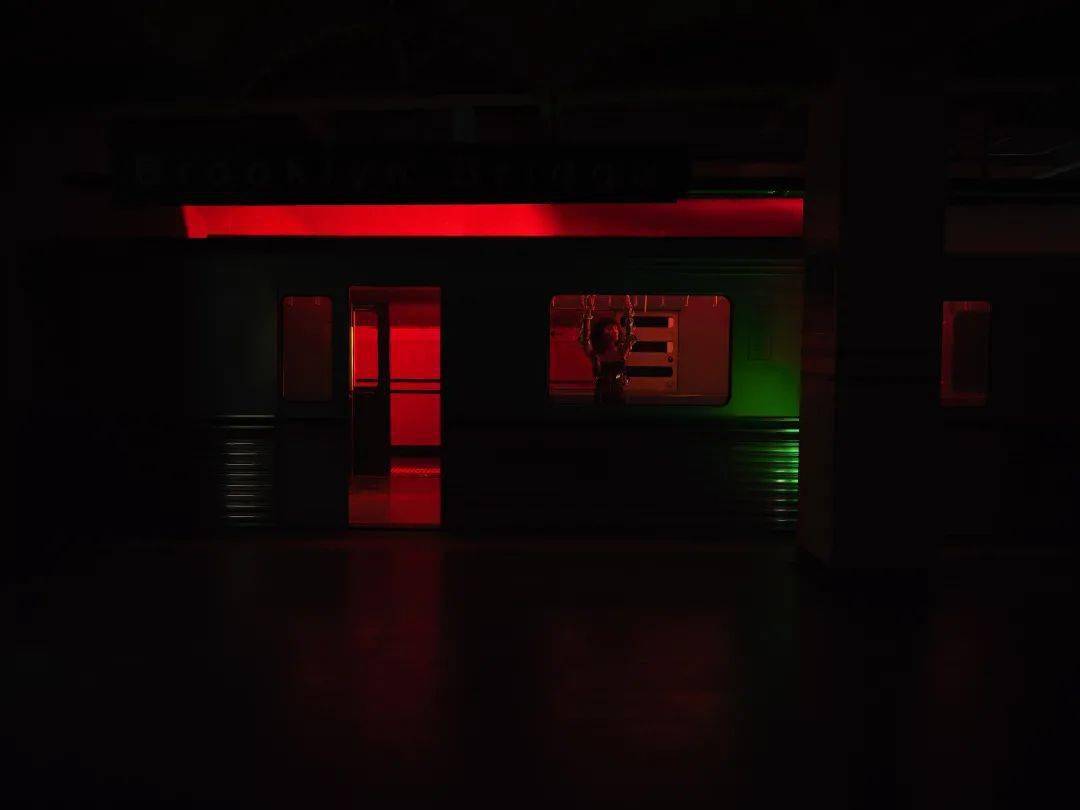 uth|你妆啥 | 我们瞒着王菲拍了她