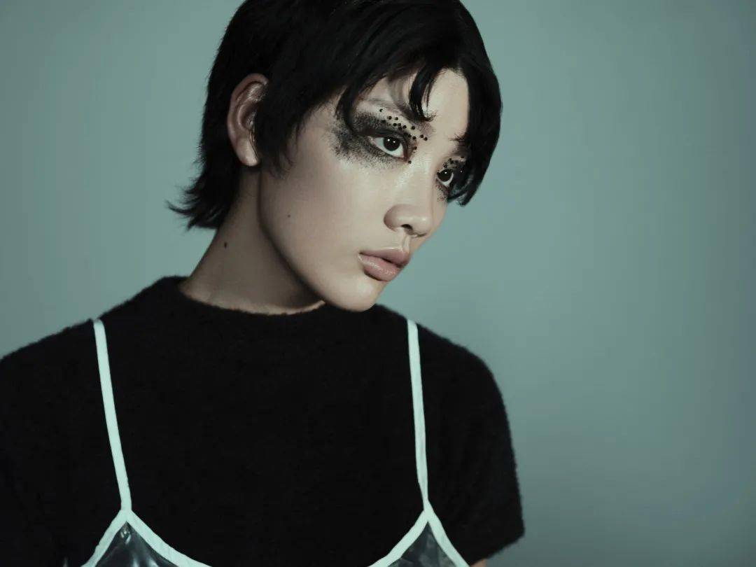 uth|你妆啥 | 我们瞒着王菲拍了她