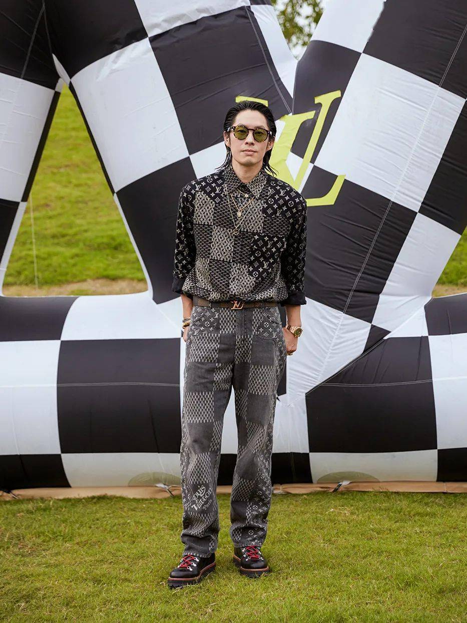 Louis|被Louis Vuitton秀上的吴亦凡感动了,周冬雨改行当店员了?【每周时报】