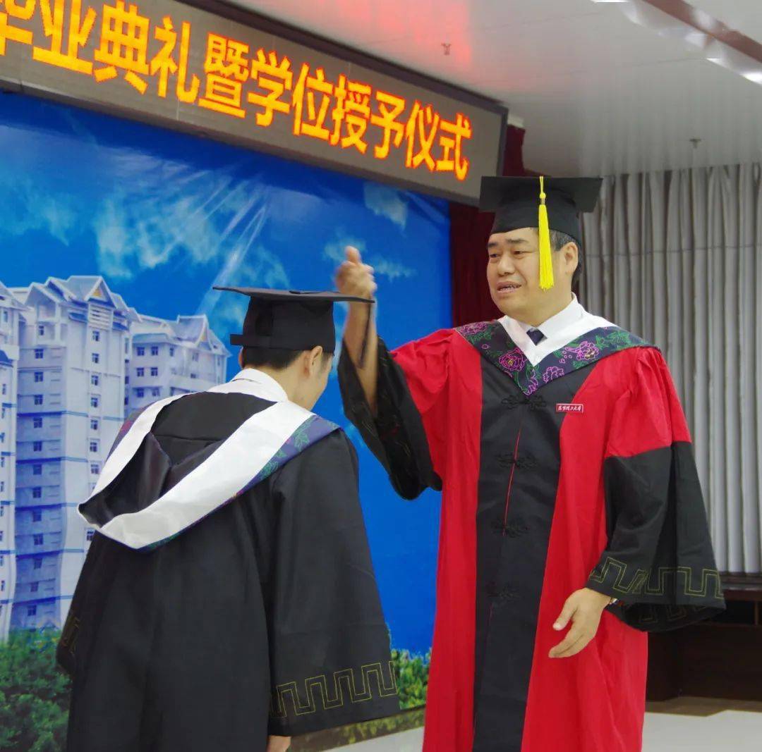 西双版纳州人民医院和昆明理工大学联合培养的首批老挝留学生顺利毕业