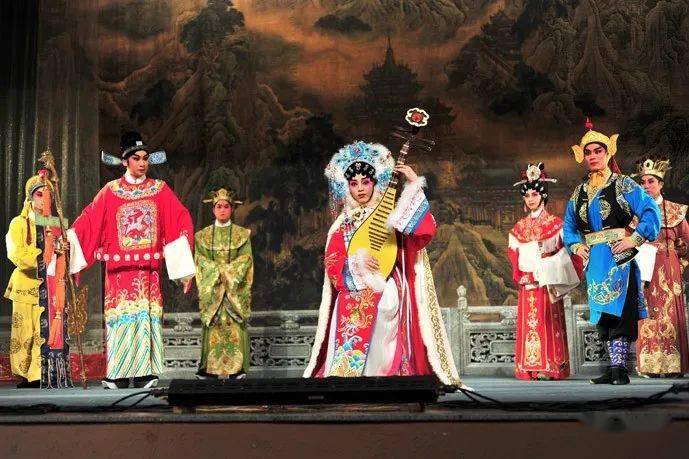 粤剧《昭君出塞》剧照昭君出塞是我国汉代历史上浓墨重彩的一笔王昭君