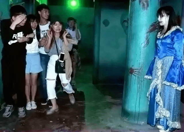捉鬼惊魂夜每晚开启全国最高空中立体6层鬼屋刺激升级