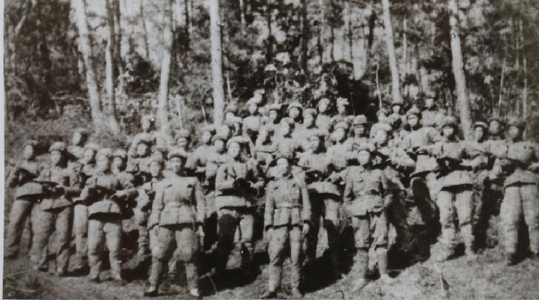 抗美援朝|文物中的抗美援朝丨英雄旗帜篇：“黄草岭英雄连”奖旗