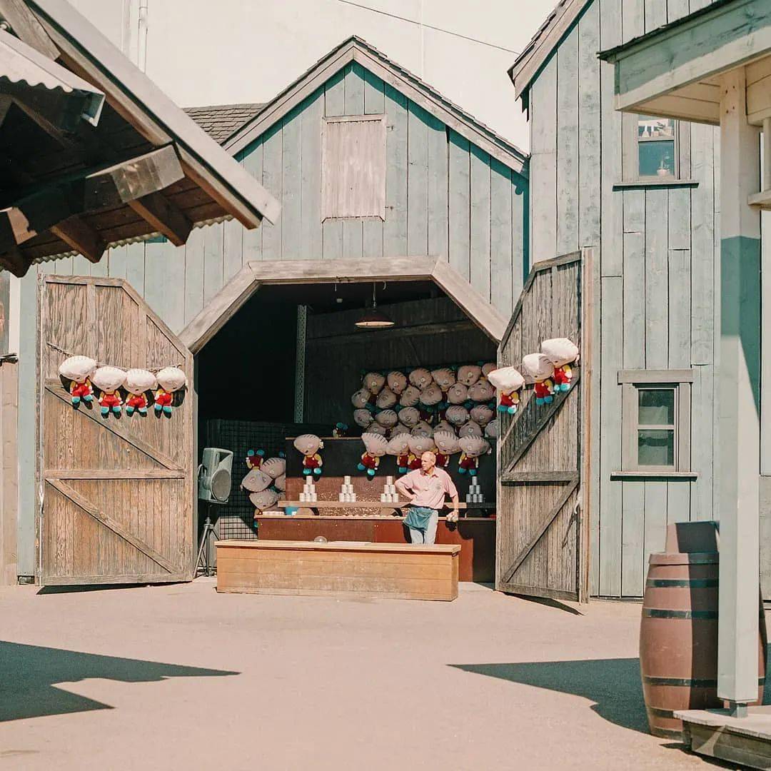 Paul Hiller「HappySad Souvenirs」写真集　遊園地　街 Paul Hiller's bittersweet photographs document the ultimate