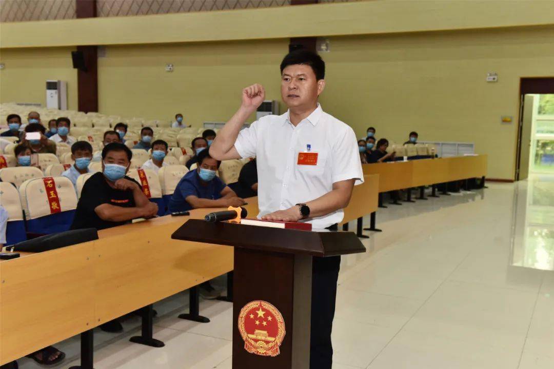 长山镇召开第十三届人民代表大会第八次会议