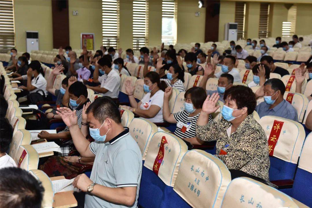 8月8日,长山镇第十三届人民代表大会第八次会议召开,来自我镇84名人大