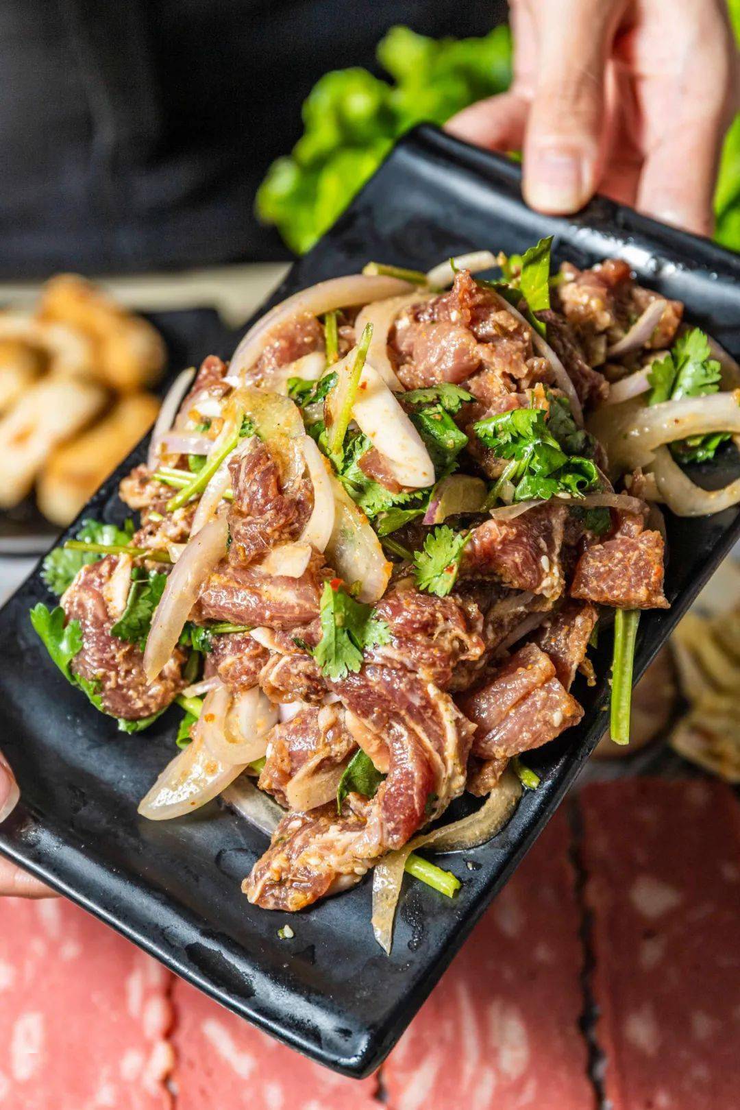 五花肉|这家烤肉店，凭着一口烤酸菜五花肉，圈了无数粉！藏在城院附近