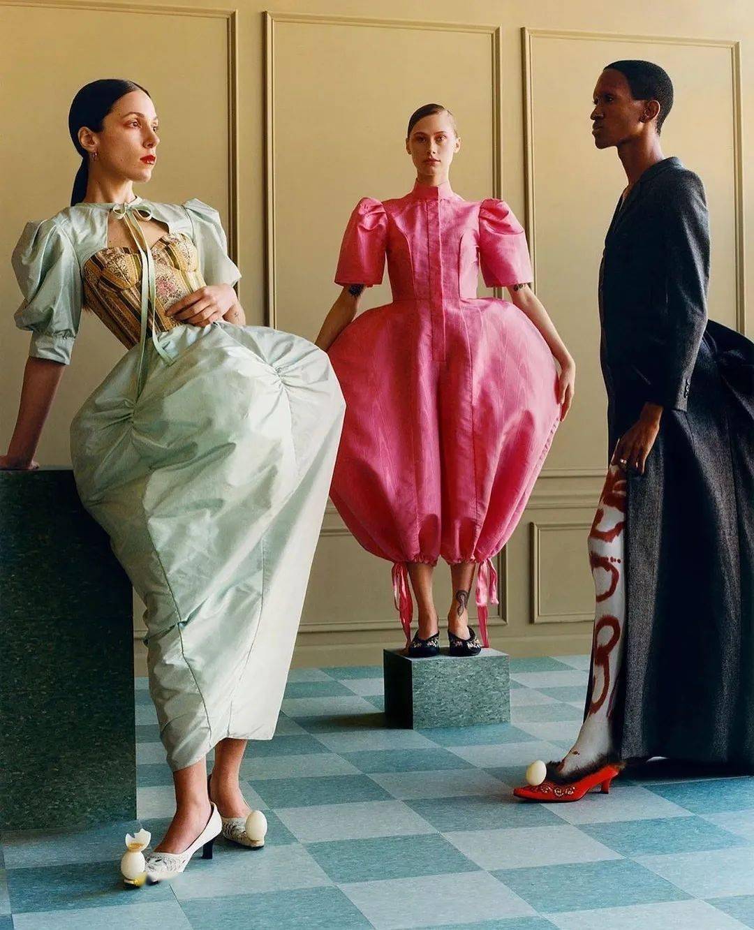 废物|鞋子变花篮，煎蛋做胸衣，他们把“废物”利用玩出了新花样，老改造届设计师了！