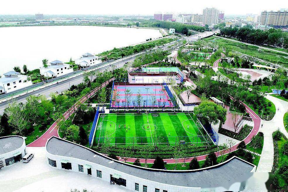 清徐城北体育公园 各类运动场所被树木环抱