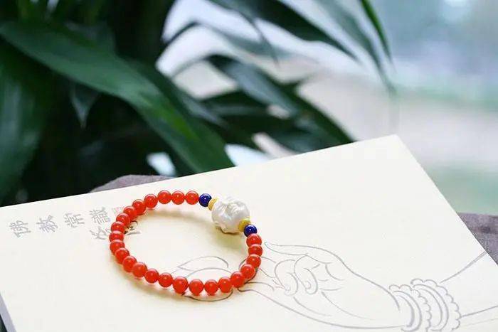 颜色|晒黑了怎么办？想要快速变白,这么戴珠宝就对了!