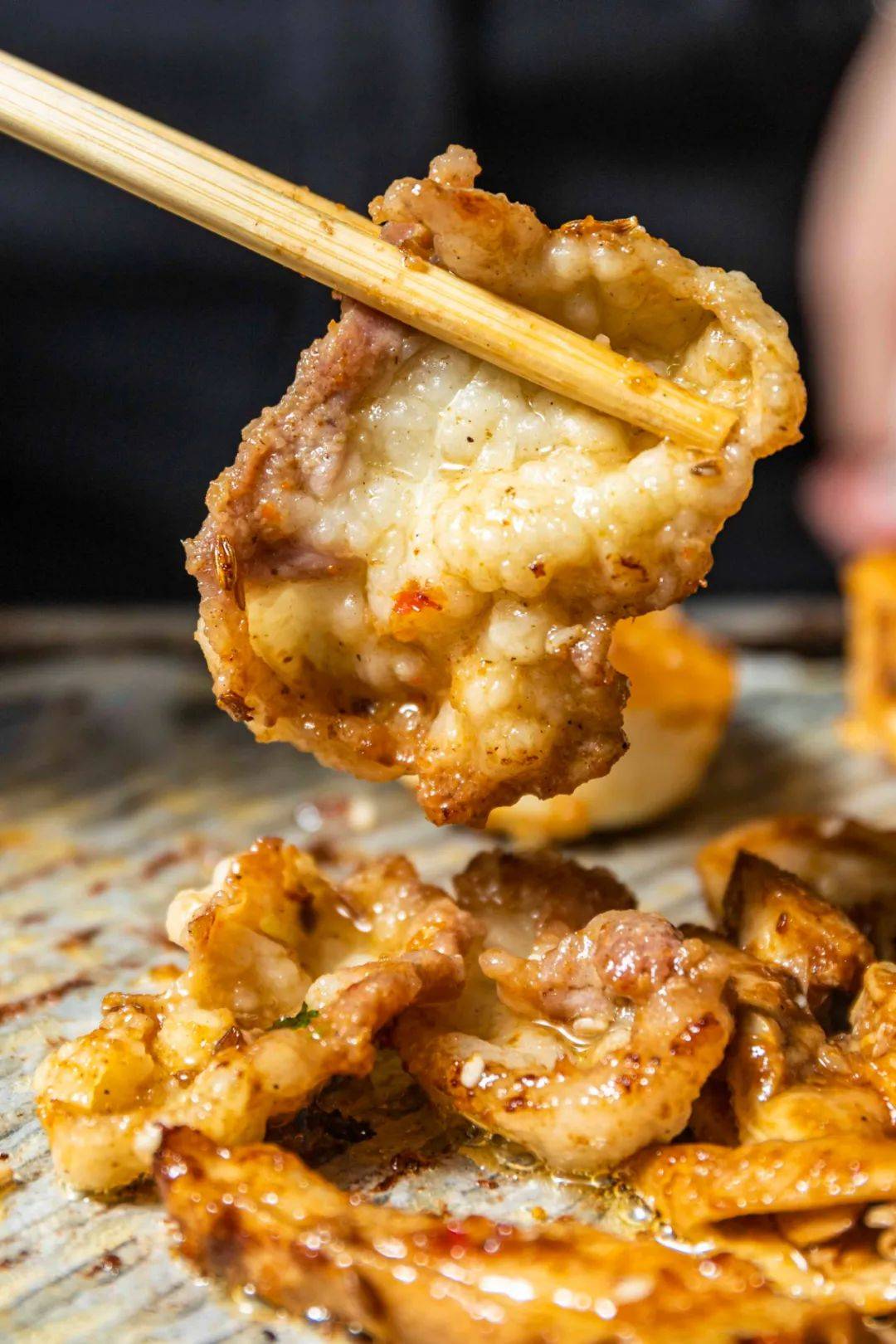 五花肉|这家烤肉店，凭着一口烤酸菜五花肉，圈了无数粉！藏在城院附近