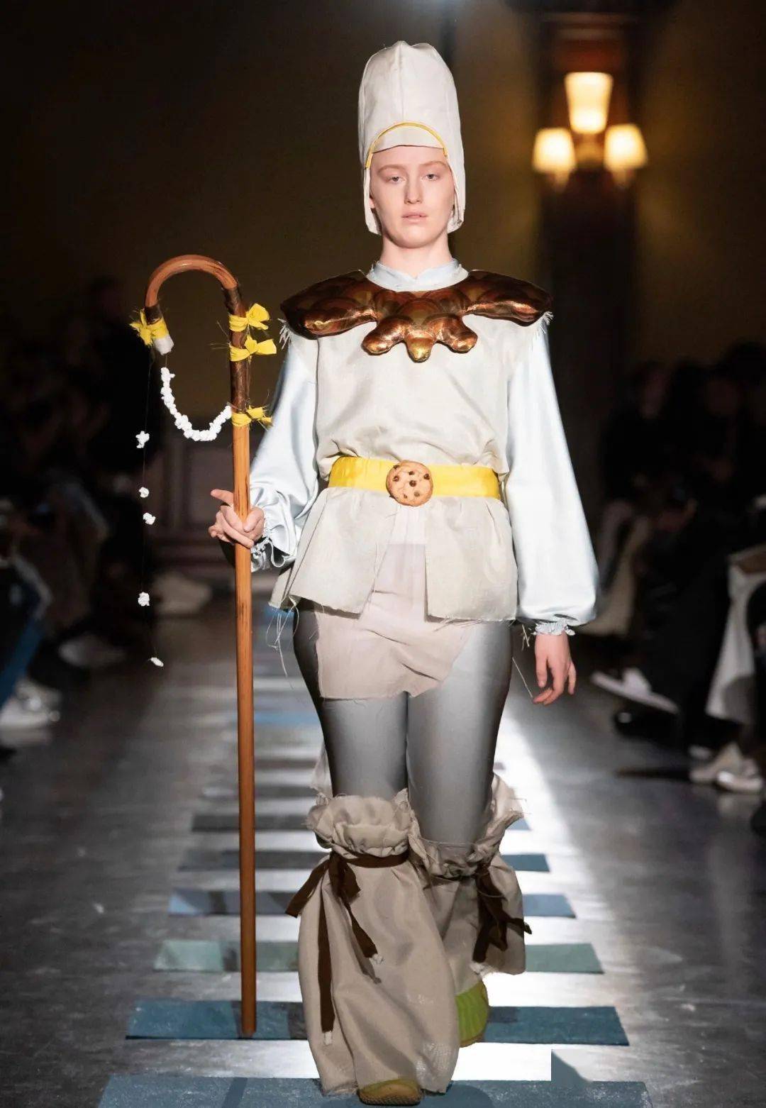 废物|鞋子变花篮，煎蛋做胸衣，他们把“废物”利用玩出了新花样，老改造届设计师了！