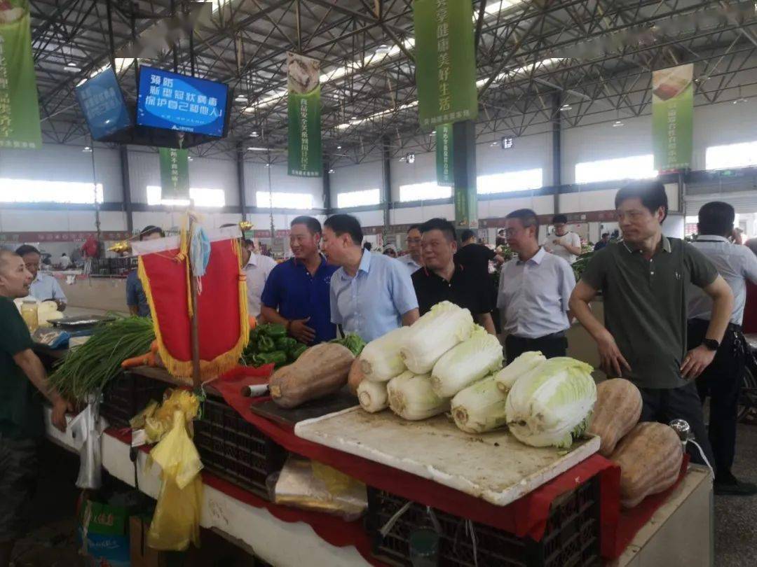 顺河区区委书记白海富对劳动路农贸市场及其周边进行