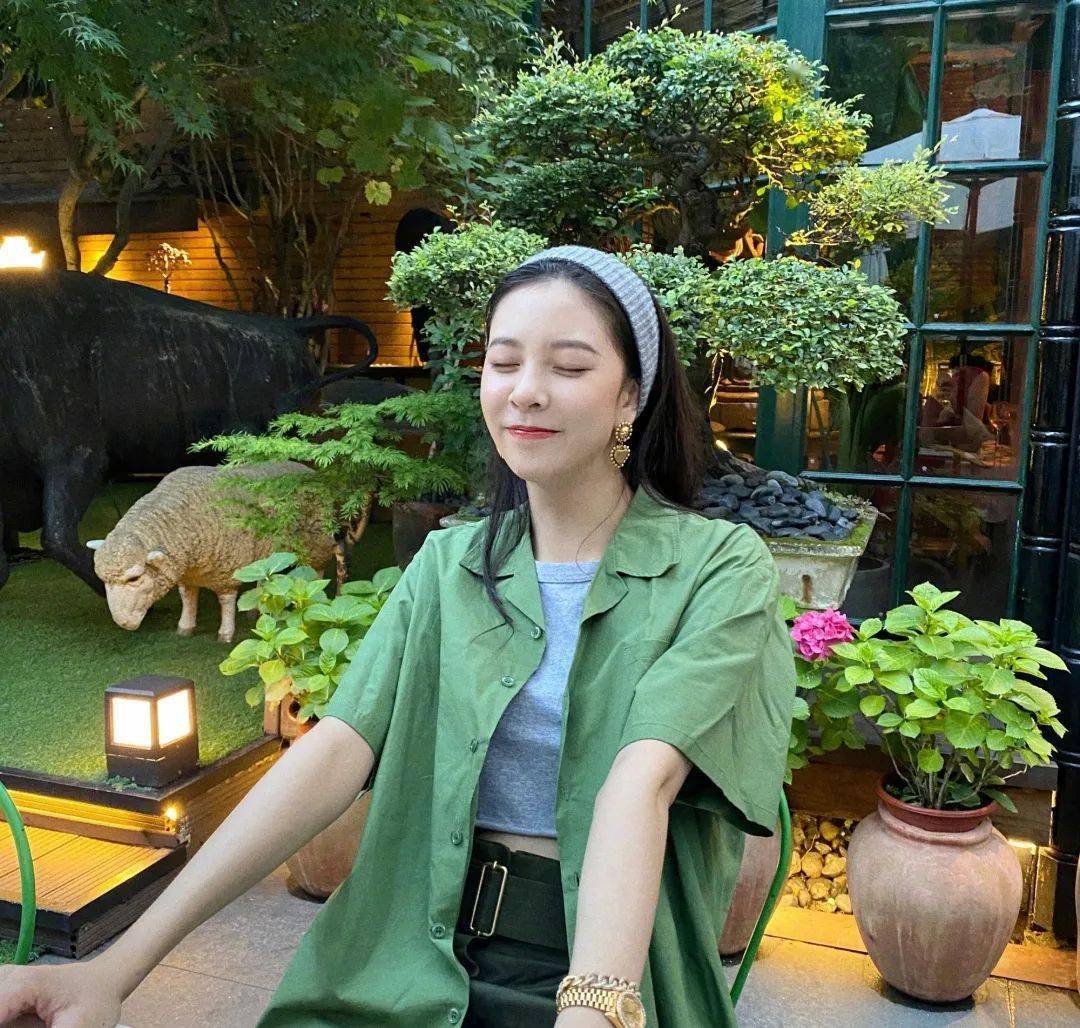 老爹|老爹衬衫递来一个眼神,小周和cc就懂了!