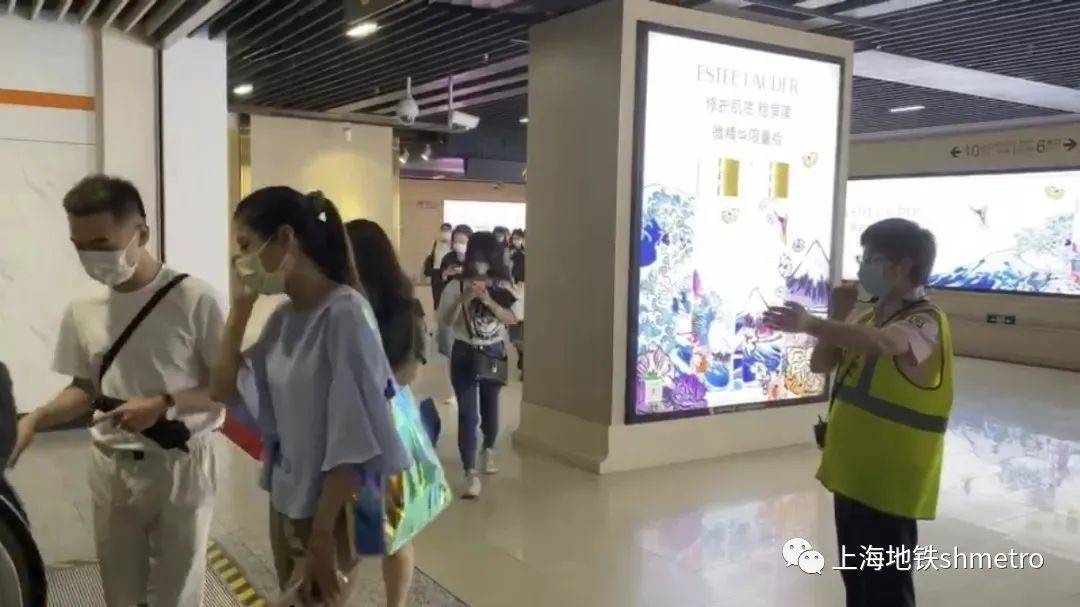 上海|书展期间，上海地铁2、7号线静安寺站多措施服务“书迷”