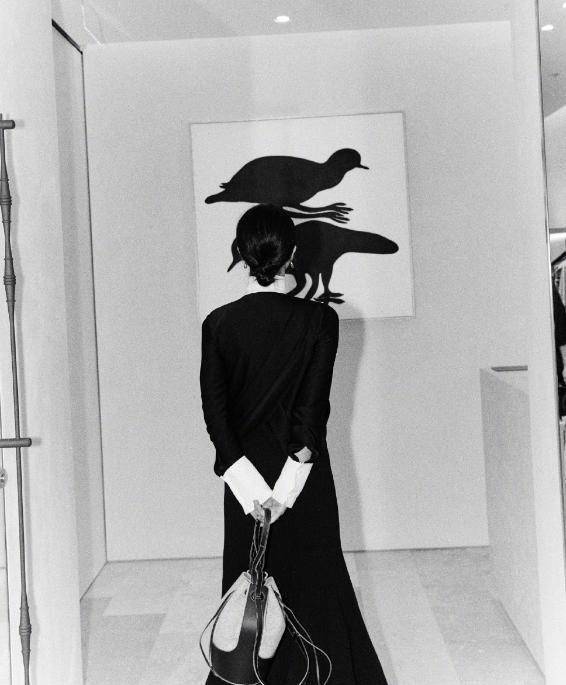 墨镜|孙莉深夜晒美照，戴墨镜穿扮优雅疑接代言，却被赞“多多好漂亮”