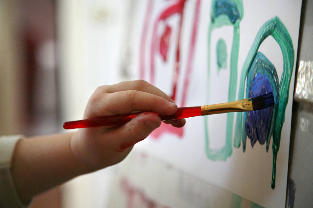 左撇子|国际左撇子日｜糟糕，碰到他的胳膊了……